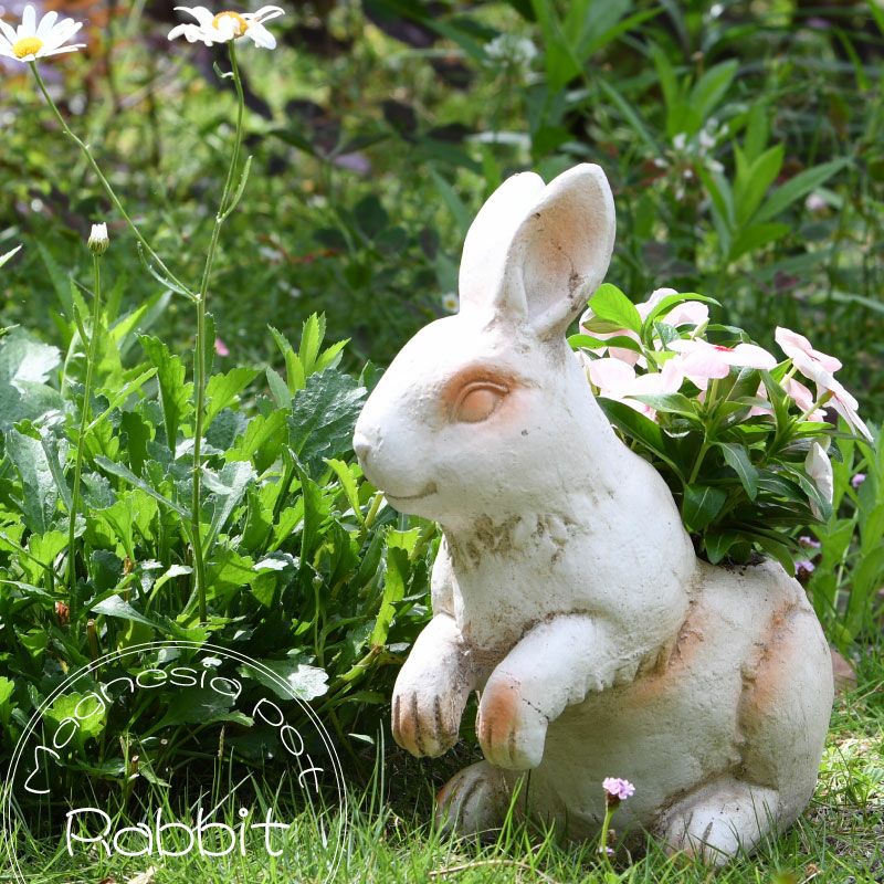 当社の 植木鉢付きうさぎ 庭の像 ウサギの置物 フラワーバスケット アウトドアアート